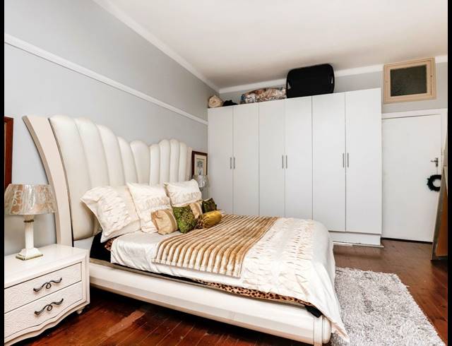 2.5 BEDROOM APARTMENT FOR SALE IN ESSENWOOD